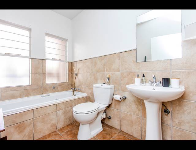 2 BEDROOM APARTMENT FOR SALE IN SUNDOWNER